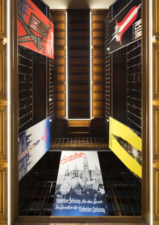 Ausstellung Rathaus Bibliotheksräume Deeckenansicht