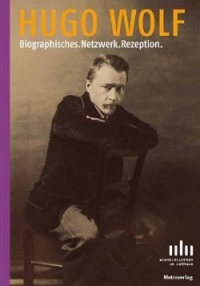 Buchcover unter Verwendung einer Schwarz-Weiß-Foto eines rittlings auf Sessel sitzenden Mannes