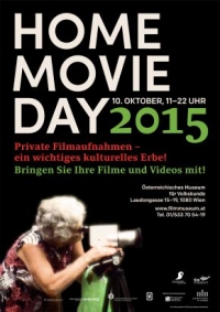 Einladung zum Home Movie Day, Frau mit Filmkamera