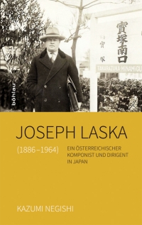 Buchcover: Schwarz-weiß-Foto, Mann in Mantel, Hut und Aktentasche vor Schild m. japanischer Schrift