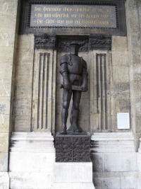 Der Wehrmann im Eisen. Bild: MUSA Farbphotographie: Skulptur des eisernen Wehrmannes
